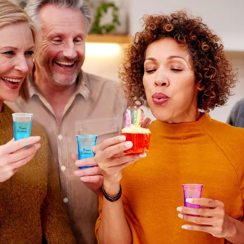 Miniatura 7 de Hosuly 24 vasos de chupito de feliz cumpleaños a granel de 1.2 onzas divertidas tazas de acrílico colorido para mujeres, hombres y adultos