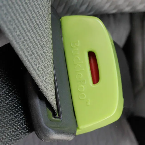 Miniatura 2 de BuckleRoo™ - Protector de hebilla para cinturón de seguridad para los artistas del escape del asiento trasero