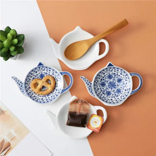 Miniatura 4 de Sizikato 4 portabolsas de té de porcelana azul y blanca para bolsitas de té, posavasos en forma de tetera, cuchara, reposos, aperitivos, plato