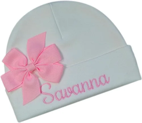 Sombrero bordado personalizado para recién nacido en fuente de escritura con nombre personalizado y lazo
