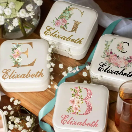 Miniatura 6 de iDWYN Joyero de cuero personalizado con inicial de nombre y flor, estuche organizador de joyas, estuche organizador de joyas, regalos de cumpleaños