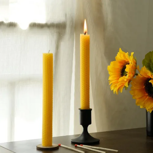 Miniatura 2 de Paquete de 4 velas cónicas de cera de abeja enrolladas a mano, sin humo, sin goteo, orgánicas, sin aroma, 8 pulgadas en amarillo natural