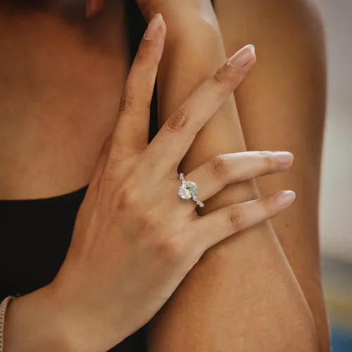 Miniatura 4 de EAMTI Anillo de compromiso de plata de ley 925 con circonita cúbica de corte ovalado anillo de compromiso con halo solitario para mujer talla 3-13