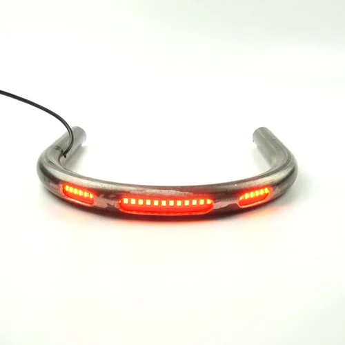 Asiento Trasero Retro para Motocicleta Café Racer Marco Aro Brat Plano Bucle Tres Agujeros para Lámparas con Tira LED Señal de Giro Luz de Freno