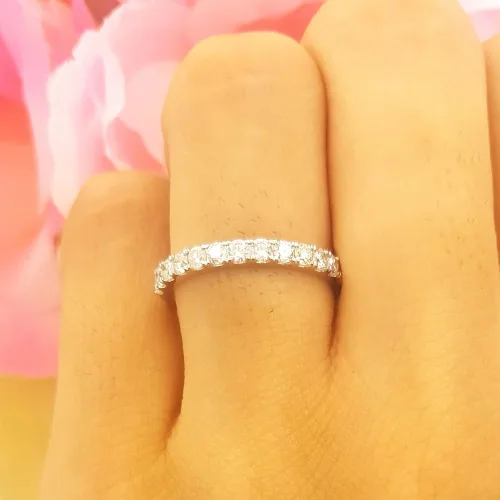 Miniatura 7 de Dazzlingrock Collection Anillo apilable de oro de 10 quilates de 0,50 quilates con diamantes blancos redondos de 12 quilates