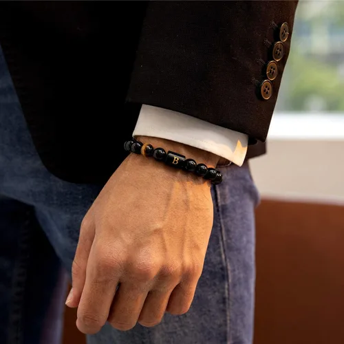 Miniatura 2 de Brazalete hecho a mano con letra inicial del nombre, las cuentas son de ónix negro u ojo de tigre, la cuerda es trenzada, un brazalete lleno