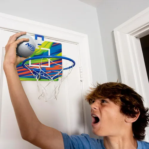 Miniatura 9 de Nerf Nerfoop - El clásico juego de mini baloncesto de espuma y aro - Ganchos en puertas - Juego para interiores y exteriores - Un favorito desde 1972