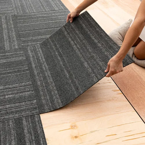 Miniatura 15 de Mohawk Home Baldosa de alfombra de 24" x 24" para interiores/exteriores, altura de pelo de 0.25", despegar y pegar, poliéster negro, (15 baldosas)