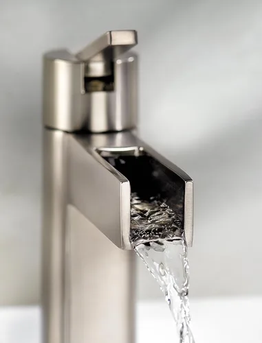 Miniatura 6 de Llave para baño centrado de Pfister, de 4 pulgadas, con mando único Vega y de cromo pulido, LF-042-VGKK