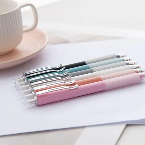 Miniatura 7 de Linbsunne Bolígrafos de punta media de 0.039 in de tinta negra con agarre súper suave para hombres y mujeres, bolígrafos retráctiles de oficina 12