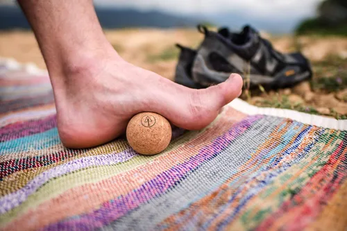 Miniatura 4 de Bola de masaje de corcho de viaje, alternativa ligera y sostenible a la bola de lacrosse para aliviar el dolor muscular (1.9 pulgadas