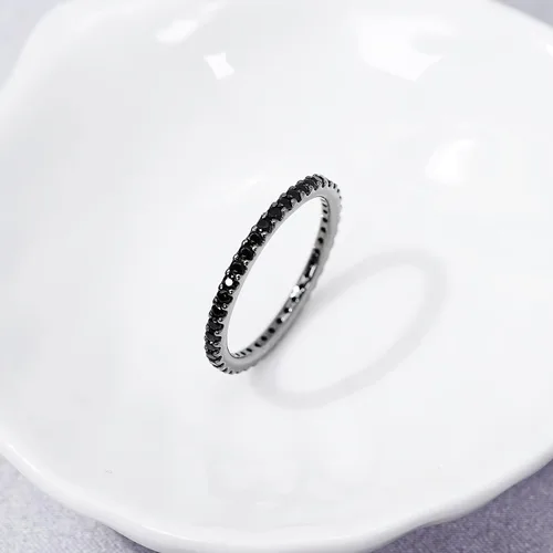 Miniatura 4 de Tienda Collection Plated Sterling Silver Round-Cut All-Around Band Ring made with Infinite Elements Zirconia