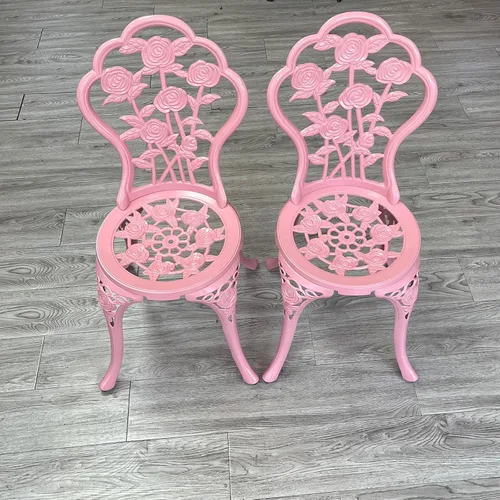 Miniatura 2 de Juego de 2 mesas y sillas de aluminio fundido para exteriores, 3 piezas, con agujero para sombrilla para patio, jardín (rosa, rosa)
