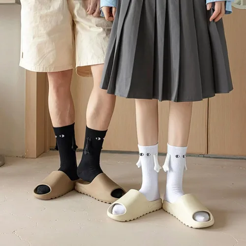 Miniatura 3 de Yawlsow 2 pares de calcetines de manos unidas, divertidos calcetines de muñeca magnética de succión 3D, calcetines de pareja unisex