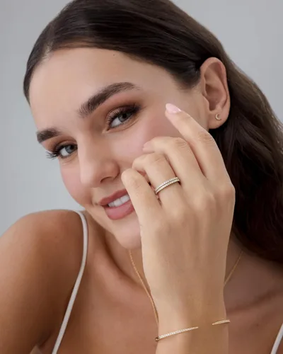 Miniatura 4 de PAVOI Anillo apilable de plata de ley 925 maciza chapada en oro de 14 quilates con circonita cúbica con diamantes de imitación para mujer