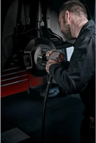 Miniatura 29 de Ingersoll Rand 2235TiMAX Llave de impacto neumática de 1/2 pulgada con salida de par de hasta 1,350 pies-libras