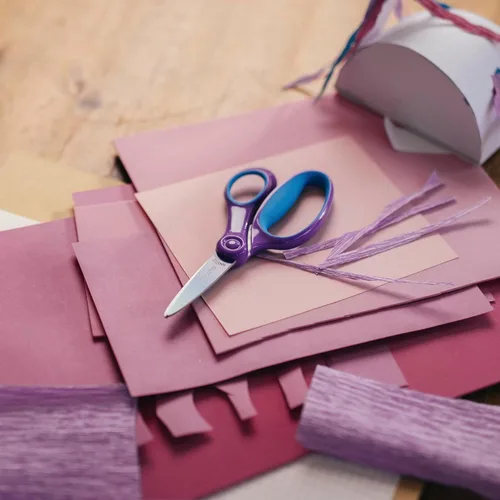 Miniatura 8 de Tijeras Fiskars Softgrip de 6 pulgadas para Niños Grandes de 8 a 11 años, tijeras para la escuela o manualidades, color turquesa y morado degradado