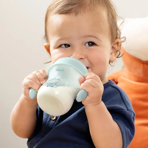 Miniatura 2 de Chicco Vaso de transición con boquilla de silicona y tapa sin derrames 7oz. Marcas de calibración Asas extraíbles Apto para lavavajillas