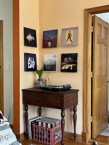 Miniatura 5 de NIUBEE Estante para discos de vinilo transparente para montaje en pared, paquete de 6, soporte para álbumes de discos de acrílico para mostrar tu