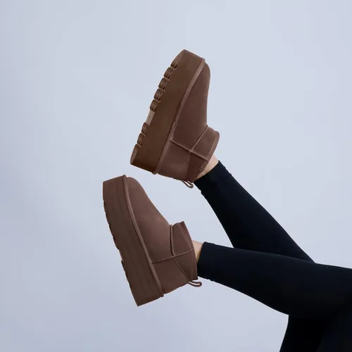 Miniatura 6 de CUSHIONAIRE Botas de plataforma Hippy Genuine Suede para mujer + espuma viscoelástica
