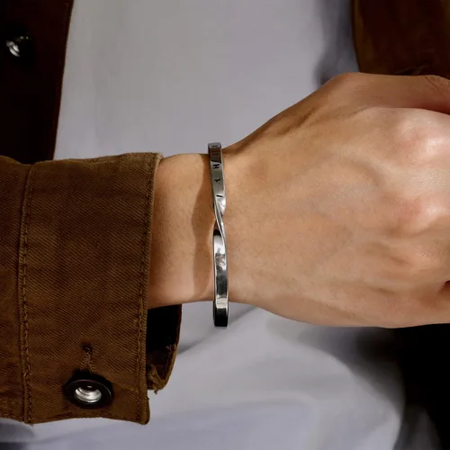 Miniatura 8 de VNOX Pulsera de joyería vikinga nórdica para hombre y mujer, pulsera nórdica vikinga nórdica de 24 runas del alfabeto, pulsera mobius torcida