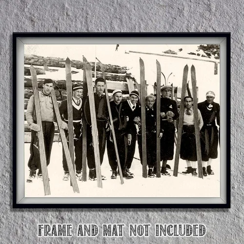 Miniatura 6 de Foto de esquí vintage de un grupo de hombres en una pendiente 11x14 sin marco Póster sin marco: arte de pared alpino en blanco y negro histórico