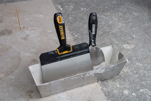 Miniatura 2 de DEWALT Cuchillo de albañilería de 35,6 cm con mango de agarre suave Acero inoxidable DXTT-2-196