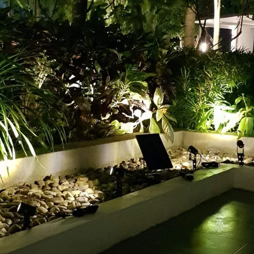 Miniatura 4 de 4 Focos Mini 50X LED Alimentados por Energía Solar (LED Blanco Cálido), Acabado Negro, Foco Descendente para Jardín Exterior, Patio y Paisajismo