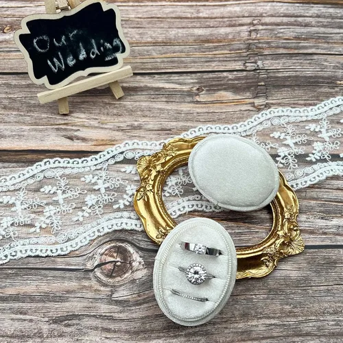 Miniatura 3 de Caja de anillos de terciopelo ovalada de 3 ranuras - Caja premium para anillos de boda de tres ranuras, organizador de joyería vintage hecho a mano