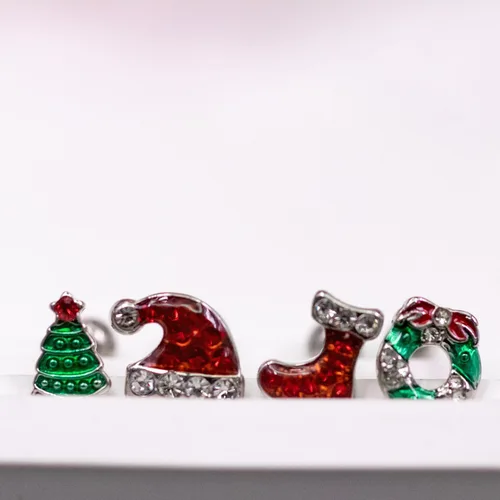 Miniatura 3 de VERAMI 4 aretes de cartílago de 16G 316L de acero inoxidable para árbol de Navidad, corona, sombrero de Navidad, botas, hélix, tragus, concha
