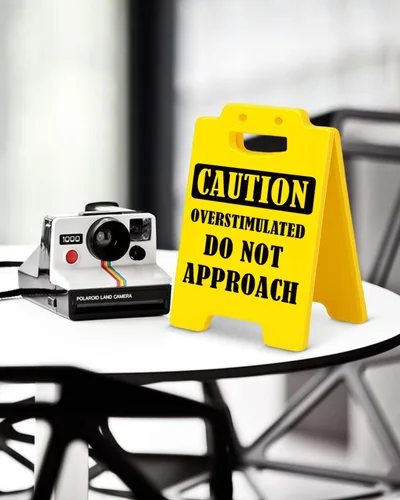 Miniatura 3 de Divertida decoración de escritorio de oficina sobreestimulada con texto en inglés "Do Not Approach Caution", decoración de cubículo de oficina