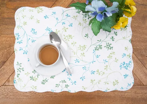 Miniatura 5 de C&F Home Olivia - Juego de 6 manteles individuales rectangulares de algodón acolchado reversible con diseño vintage de flores azules y blancas