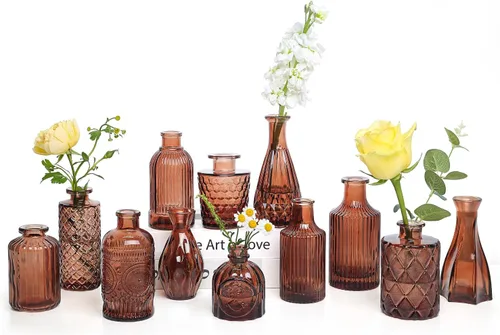 Miniatura 23 de TBWIND Juego de 12 jarrones de cristal verde, pequeños jarrones para flores, florero para centros de mesa a granel, mini jarrón vintage