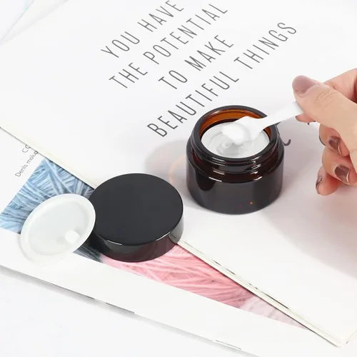 Miniatura 3 de Tarros de vidrio ámbar de 1 oz, paquete de 24 recipientes vacíos para cosméticos con tapas de rosca negras, tarros redondos recargables para loción