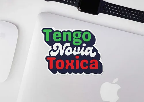 Miniatura 4 de Tengo Novia Toxica - Calcomanía de vinilo para parachoques de automóviles, vasos, portátiles, refrigeradores (3.25 x 4.25 pulgadas)
