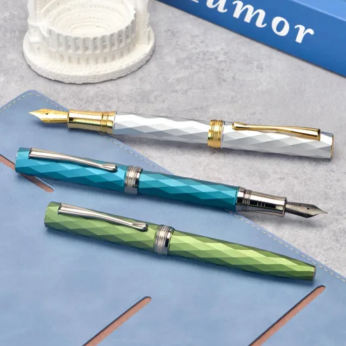 Miniatura 6 de HONG DIAN N11 Pluma estilográfica, punta extrafina suave recubierta de titanio en color negro, diseño geométrico azul pavo real y rombo con estuche