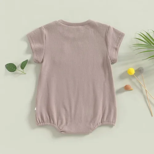 Miniatura 3 de KMBANGI Mameluco de manga corta con cuello redondo de punto acanalado de color sólido para bebé, niña y niño, traje de verano de una pieza