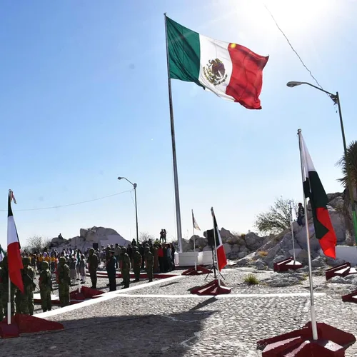 Miniatura 2 de FLAGWIN Bandera mexicana de 3 x 5 pies, bandera mexicana bordada resistente con 2 ojales de latón y rayas cosidas de doble costura, bandera