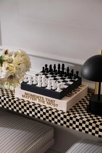 Miniatura 8 de PrintWorks Art of Chess – Juego de ajedrez de madera en blanco y negro con tablero acrílico – Elegante juego de mesa de café para adultos y familias