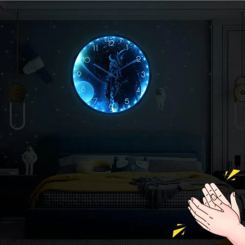 Miniatura 5 de Spaceman - Reloj de pared con tema de astronauta, 12 pulgadas, luz nocturna luminosa y silenciosa, reloj de pared con movimiento silencioso