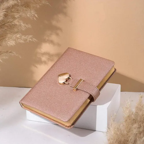 Miniatura 5 de Diario con cerradura en forma de corazón con llave, cubierta de cuero sintético, organizador personal, cuaderno secreto para niñas y mujeres