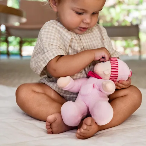 Miniatura 8 de HABA Muñeca Snug Up Luisa 8" My First Baby Doll, Lavable a Máquina y Segura desde el Nacimiento, Juguetes para Recién Nacidos Luisa/Rosa