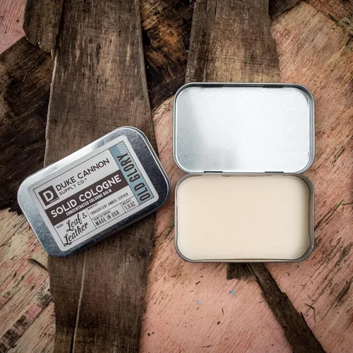 Miniatura 7 de Duke Cannon - Colonia sólida - Old Glory - Bálsamo concentrado de colonia premium, aroma a tabaco fresco, ámbar y cuero, lata de viaje de 1.5 onzas