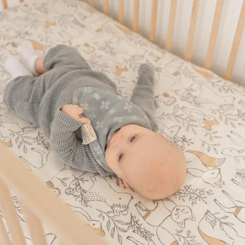 Miniatura 6 de Crane Baby Juego de baberos de muselina suave, ajustable y absorbente, estilo bandana para niños y niñas, animales del bosque, 3 piezas, 18.5 x 9