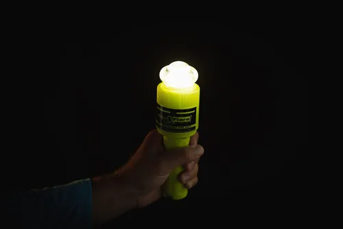 Miniatura 5 de ACR ResQFlare Señal de emergencia electrónica E-Flare y bandera, reemplazo aprobado por USCG para bengalas pirotécnicas - ACR 3966