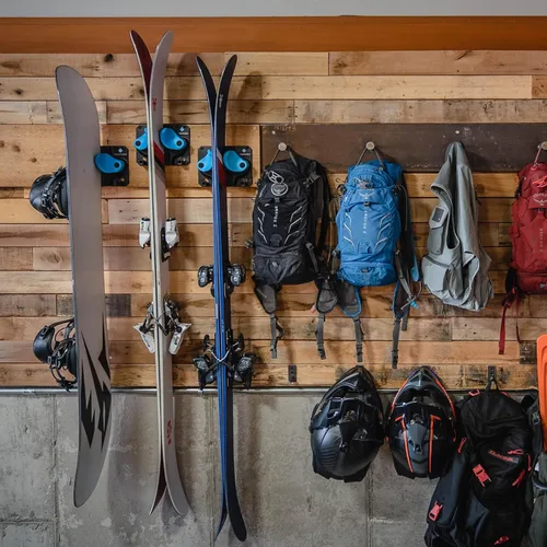 Miniatura 8 de Gravity Grabber La estantería de pared definitiva para esquís y tablas de snowboard - Se adapta a cualquier esquí o tabla de snowboard - Guarda tus
