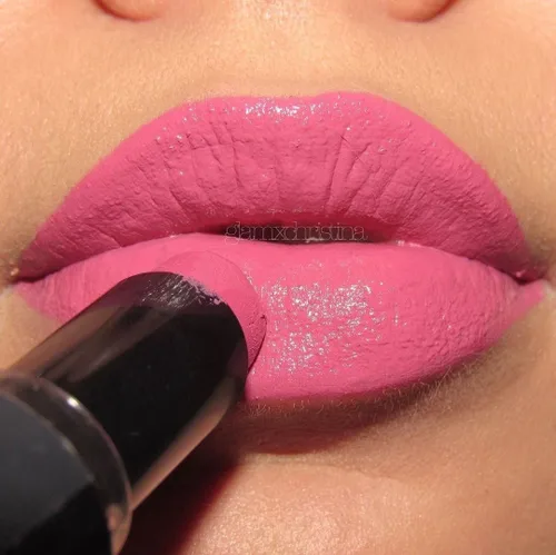 Miniatura 11 de Wet N Wild - Lápiz labial con acabado sedoso, color labial hidratante rico y acumulable, formulado con vitaminas A, E y macadamia para una Java
