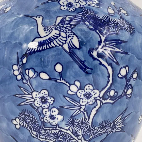 Miniatura 4 de Galt International Jarrón de Cerámica Floral de Grulla Chinoiserie Blanco y Azul de 14" - Jarrón Antiguo Pintado a Mano de Porcelana Estilo Chino