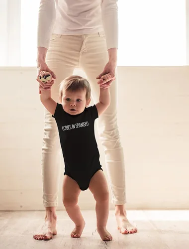 Miniatura 3 de CBTwear Lloros en español - Familia bilingüe divertida - Lindo body de bebé de una pieza