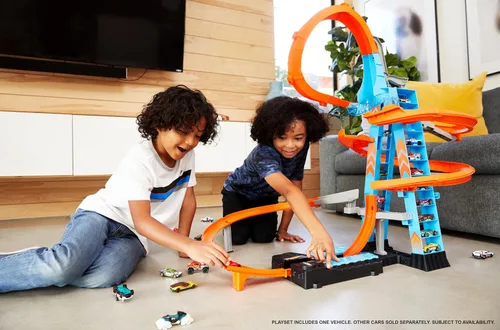 Miniatura 7 de Hot Wheels Sky Crash Tower Track Set - Juego de pistas de torre de 2.5+ pies / 83 cm de altura con refuerzo motorizado, pista naranja y 1 vehículo
